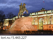 Памятник Петру Первому и купол Исаакиевского собора. Сенатская площадь (2013 год). Редакционное фото, фотограф Александр Алексеев / Фотобанк Лори