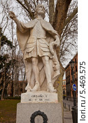 Статуя Ордоньо I (жил в IX в.), короля Астурии. Восточная площадь (Plaza de Oriente), Мадрид, Испания (2013 год). Стоковое фото, фотограф Иван Марчук / Фотобанк Лори