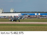 Международный авиационно-космический салон МАКС-2013. Демонстрационный полет самолета Су-35С. Редакционное фото, фотограф Игорь Долгов / Фотобанк Лори