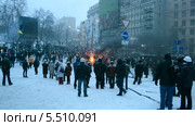 Баррикады возле стадиона им. Лобановского. Митинг в Киеве на Крещатике ("Евромайдан") в связи с решением Украины о приостановке ассоциации с Евросоюзом (21.01.14) (2014 год). Редакционное видео, видеограф FMRU / Фотобанк Лори
