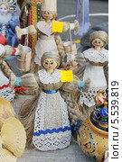 Куклы из льна, продаваемые в городе Кириллове Вологодской области (2013 год). Редакционное фото, фотограф stargal / Фотобанк Лори