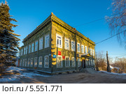 Город Красный Холм. Здание, в котором находятся пенсионный фонд, отдел соцзащиты и ЗАГС (2014 год). Стоковое фото, фотограф Сергей Лаврентьев / Фотобанк Лори