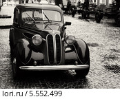 Черно белое изображение ретро автомобиля bmw (2010 год). Редакционное фото, фотограф Алексей Горбунов / Фотобанк Лори