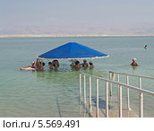Израиль. Купальня в  Мертвом море (2012 год). Редакционное фото, фотограф Ирина Борсученко / Фотобанк Лори
