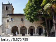 Монастырь Святой Катерины (Santa Caterina del Sasso) Лавено, Италия (2013 год). Стоковое фото, фотограф Виктор Филиппович Погонцев / Фотобанк Лори