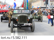 Советский военный автомобиль ГАЗ-67 на параде в Тюмени (2013 год). Редакционное фото, фотограф Анатолий Матвейчук / Фотобанк Лори