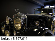 Фрагмент ретро автомобиля представительского класса Cadillak V16 1930г (2010 год). Редакционное фото, фотограф Алексей Горбунов / Фотобанк Лори