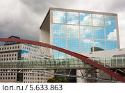 Большая Арка, Дефанс, Париж (2010 год). Редакционное фото, фотограф Сергей Скифский / Фотобанк Лори