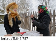 Традиционные гадания во время Старославянского праздника Коляды в Строчицах, Белорусский государственный музей народной архитектуры и сельской жизни (2014 год). Редакционное фото, фотограф Наталия Евмененко / Фотобанк Лори
