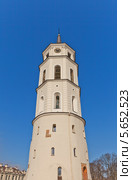 Колокольня (XVIII в.) Кафедрального Собора Святого Станислава (Vilniaus Sv. Stanislovo ir Sv. Vladislovo arkikatedra bazilika). Вильнюс, Литва (2014 год). Стоковое фото, фотограф Иван Марчук / Фотобанк Лори
