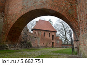 Фрагмент оборонительной стены замка Решель, Польша (2014 год). Стоковое фото, фотограф Ирина Борсученко / Фотобанк Лори