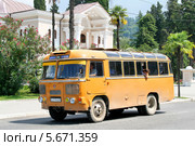 Автобус ПАЗ-672М, Сухум, Абхазия (2009 год). Редакционное фото, фотограф Art Konovalov / Фотобанк Лори