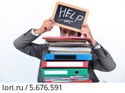 офисный работник просит о помощи. Стоковое фото, фотограф Phovoir Images / Фотобанк Лори