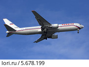 Самолет авиакомпании "Россия" (бывшая ГТК) Boeing 767-300ER (бортовой номер EI-EAR) заходит на посадку (2014 год). Редакционное фото, фотограф Алексей Гусев / Фотобанк Лори