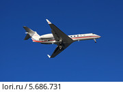Самолет Gulfstream Aerospace G-V-SP Gulfstream G550 TAG Aviation (UK) Ltd заходит на посадку (бортовой номер G-GRZD) (2014 год). Редакционное фото, фотограф Алексей Гусев / Фотобанк Лори