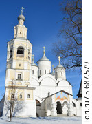 Соборная колокольня с церковью Алексия (1644—1656 г.) и Спасский собор. Спасо-Прилуцкого Димитриева епархиального мужского монастыря в Вологде (село Прилуки) (2014 год). Стоковое фото, фотограф Овчинникова Ирина / Фотобанк Лори