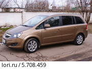Opel Zafira - немецкий автомобиль (2014 год). Редакционное фото, фотограф Павел Кричевцов / Фотобанк Лори
