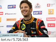 Портрет крупным планом пилота Формулы 1 Ромена Грожана (команда Lotus F1 Team) на пресконференции "Гонка звезд" на приз журнала "За рулем", Москва 23 февраля 2014. Редакционное фото, фотограф Николай Винокуров / Фотобанк Лори