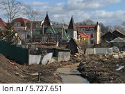Жилые дома на улице Митькина, река Кончура в городе Сергиев Посад Московской области (2014 год). Стоковое фото, фотограф lana1501 / Фотобанк Лори
