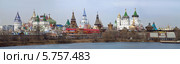 Вид на Измайловский кремль с Серебряного острова в марте. Панорама (2014 год). Редакционное фото, фотограф Самойлова Екатерина / Фотобанк Лори
