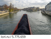 Баржа на Сене (2011 год). Стоковое фото, фотограф Сергей Рыбин / Фотобанк Лори