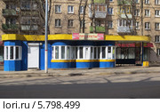 Химки. Остановка городского общественного транспорта на улице Кирова (2014 год). Редакционное фото, фотограф Т. З. / Фотобанк Лори