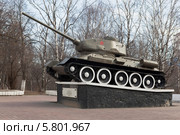 Вологда. Танк Т-34 установленный в честь боевого и трудового подвига вологжан в Великой Отечественной войне (2014 год). Редакционное фото, фотограф Николай Мухорин / Фотобанк Лори