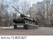 Танк Т-34 установленный в честь боевого и трудового подвига вологжан в Великой Отечественной войне (2014 год). Редакционное фото, фотограф Николай Мухорин / Фотобанк Лори