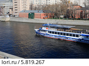 Река Москва, теплоход "Иван Калита", Берсеневская набережная (2014 год). Редакционное фото, фотограф Яна Королёва / Фотобанк Лори