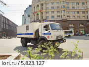 Полицейский КАМАЗ на Тверской улице (2013 год). Редакционное фото, фотограф Алёшина Оксана / Фотобанк Лори