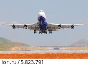 Взлёт пассажирского лайнера Боинг 747-400 (2014 год). Редакционное фото, фотограф Александр Тарасенков / Фотобанк Лори