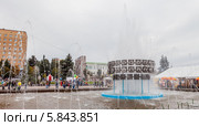 Цветомузыкальный фонтан на улице Московской, город Пенза (2013 год). Редакционное фото, фотограф Андрей Малышкин / Фотобанк Лори