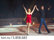 Олимпийские чемпионы по фигурному катанию олимпиады 2014 года в командном зачёте Екатерина Боброва и Дмитрий Соловьев выступают на гала-концерте "Мы – Чемпионы!" в МСА "Лужники" города Москвы. Редакционное фото, фотограф Николай Винокуров / Фотобанк Лори