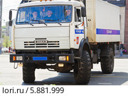 Полицейский автозак разворачивается на Тверской улице (2013 год). Редакционное фото, фотограф Алёшина Оксана / Фотобанк Лори
