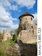 Две башни Венденского замка. Латвия (2014 год). Стоковое фото, фотограф Виктор Карасев / Фотобанк Лори