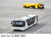 Аэропортовый автобус Neoplan N9122 (2013 год). Редакционное фото, фотограф Art Konovalov / Фотобанк Лори