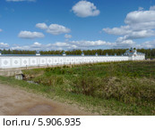 Крыпецкий монастырь в Псковской области. Монастырская ограда (2014 год). Стоковое фото, фотограф Наталия Журавлёва / Фотобанк Лори