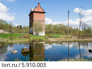 Форельная башня. Усадьба Рерихов Извара (2014 год). Редакционное фото, фотограф Александр Щепин / Фотобанк Лори