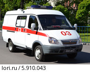 Автомобиль скорой медицинской помощи в Александровском саду. Москва (2014 год). Редакционное фото, фотограф Абрамов Роман Николаевич / Фотобанк Лори