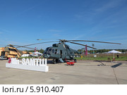 Международный авиационно-космический салон МАКС-2013. Ми-8 АМТШ - российский транспортно-штурмовой вертолет. Редакционное фото, фотограф Игорь Долгов / Фотобанк Лори