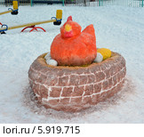 Снежная скульптура "Курочка Ряба" (2014 год). Редакционное фото, фотограф Вячеслав Палес / Фотобанк Лори