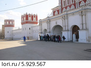 Новодевичий монастырь солнечным мартовским днем. Москва (2014 год). Редакционное фото, фотограф Владимир Магит / Фотобанк Лори