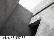 Фрагмент здания с бетонными стенами. Стоковое фото, фотограф EugeneSergeev / Фотобанк Лори