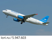 Airbus A320 (бортовой EI-FDM) авиакомпании Metrojet вылетает из Домодедова (2014 год). Редакционное фото, фотограф Alexei Tavix / Фотобанк Лори