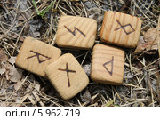 Руны на природном фоне. Стоковое фото, фотограф Наташа Антонова / Фотобанк Лори