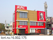 Ресторан быстрого питания KFC в Безант Нагаре, Ченнаи (2014 год). Редакционное фото, фотограф Вячеслав Беляев / Фотобанк Лори