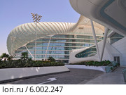 Пятизвездочный отель YAS Viceroy на искусственном острове Яс. Абу-Даби, Объединенные Арабские Эмираты (2012 год). Редакционное фото, фотограф Bala-Kate / Фотобанк Лори