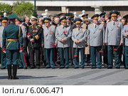 Москва, Александровский сад. Генералитет и российские политики на церемонии возложения цветов к Могиле Неизвестного Солдата (2014 год). Редакционное фото, фотограф Игорь Долгов / Фотобанк Лори