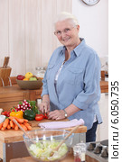 Older woman chopping vegetables. Стоковое фото, фотограф Phovoir Images / Фотобанк Лори