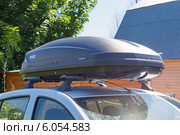 Автобокс на крыше автомобиля (2014 год). Редакционное фото, фотограф Сергей Лаврентьев / Фотобанк Лори